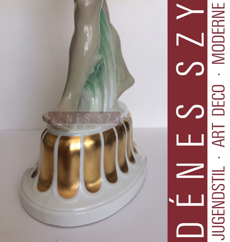 JAPONAIS portant un poisson, sculpture en porcelaine, Art Nouveau Cortège nuptial KPM Berlin