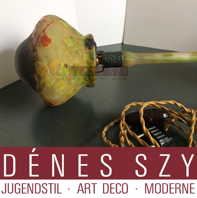 Daum Nancy French Art Nouveau 1900 glass table lamp rose hip