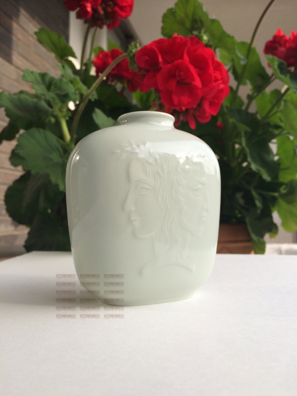 Vase tête Janus, porcelaine céladon, Design: Sigmund Schuetz en 1952, Exécution: KPM Berlin, Allemagne, Selb 1954
