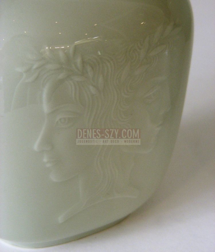 Vase tête Janus, porcelaine céladon, Design: Sigmund Schuetz en 1952, Exécution: KPM Berlin, Allemagne, Selb 1954