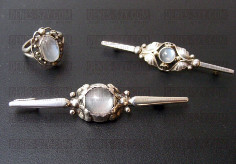 GEORG JENSEN SCBroche Art Nouveau avec pierre de lune # 224 B, Bijoux en argent, Conception: Georg Jensen, Exécution: Georg Jensen orfèvres, Copenhague, Danemark, Argent 925, argent sterling avec pierre de luneHMUCK SILBER Brosche # 224 B