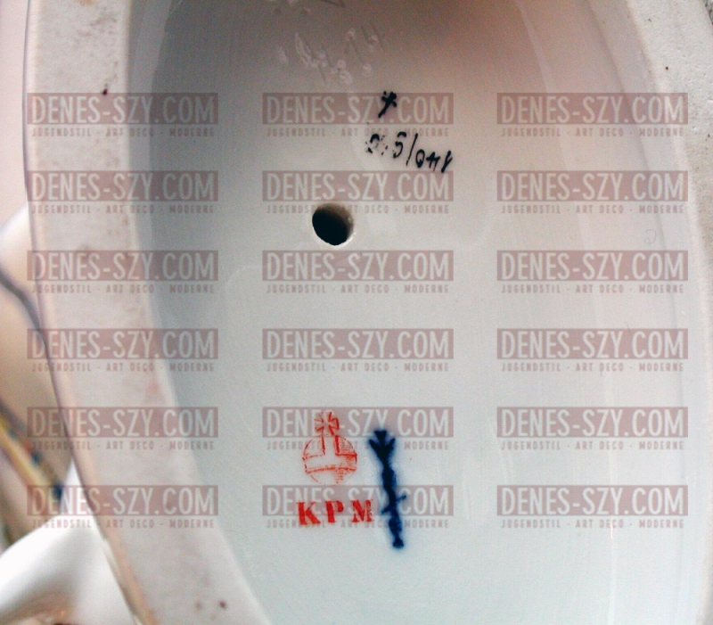 KPM Berlin Amberg Hochzeitszug porcelain figure Assyrians