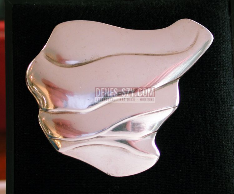 spilla moderna d'argento 395, Design di Ole Kortzau, fabbricazione di Georg Jensen