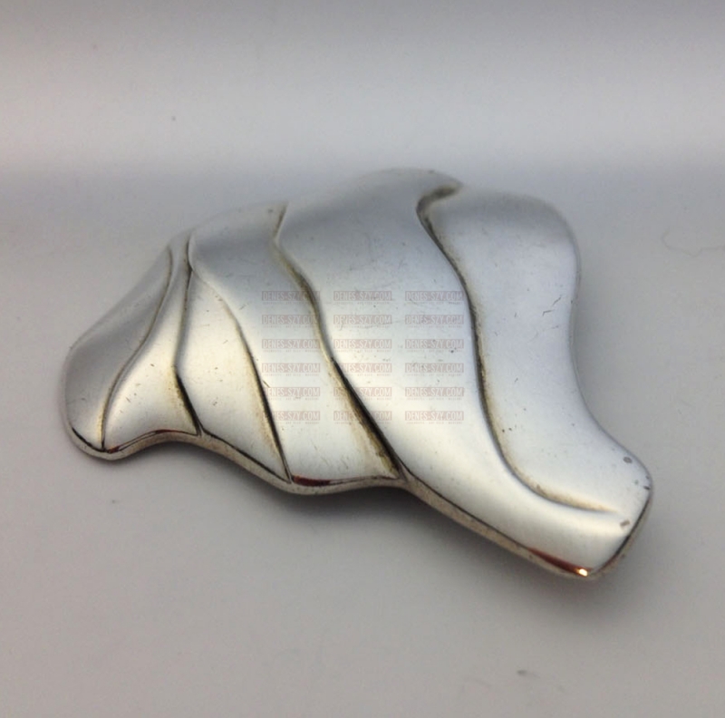 spilla moderna d'argento 395, Design di Ole Kortzau, fabbricazione di Georg Jensen