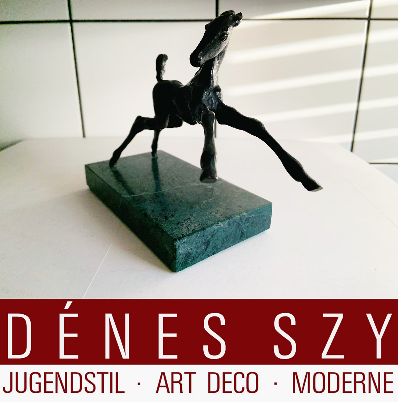 Tierfigur Art Deco, Bronzefigur Fohlen, Übermütiges Fohlen auf den Hinterbeinen springend, monogrammiert RS für Renée Sintenis, Berlin 1925.