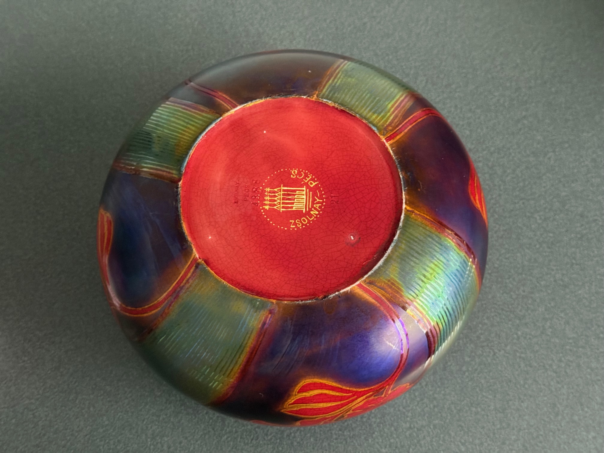 Zsolnay Jugendstil Keramik, Uebertopf mit Libellendekor