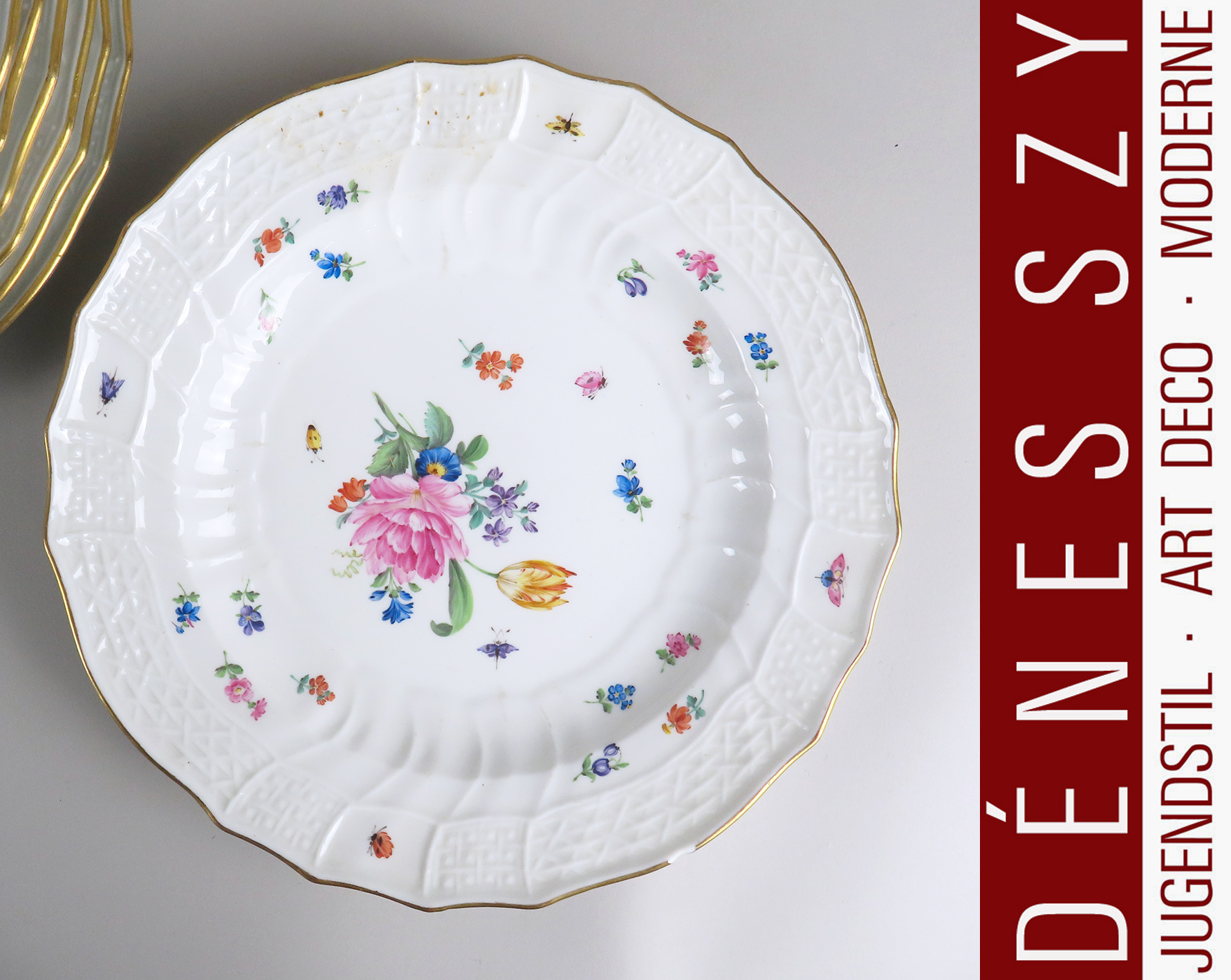 Höfisches MEISSEN Porzellan, Modell "Neubrandenstein" mit Blumendekor und Insekten aus dem Besitz von Kaiser Wilhelm II.