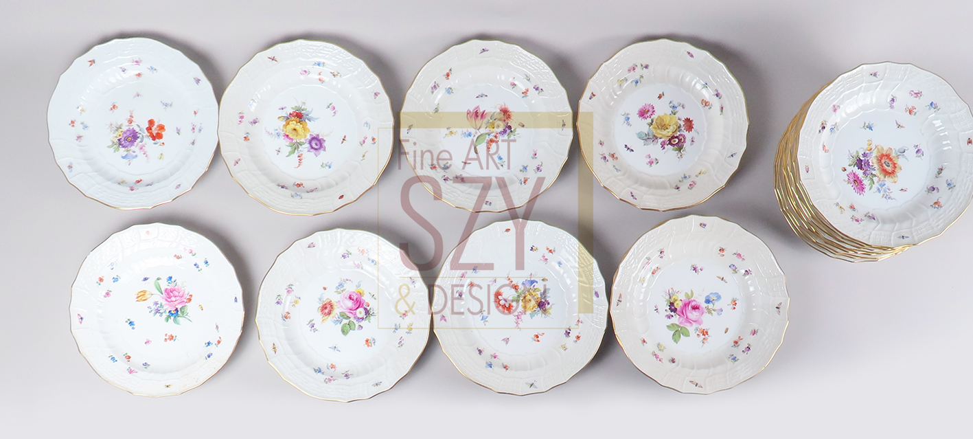 Höfisches MEISSEN Porzellan, Modell "Neubrandenstein" mit Blumendekor und Insekten aus dem Besitz von Kaiser Wilhelm II.