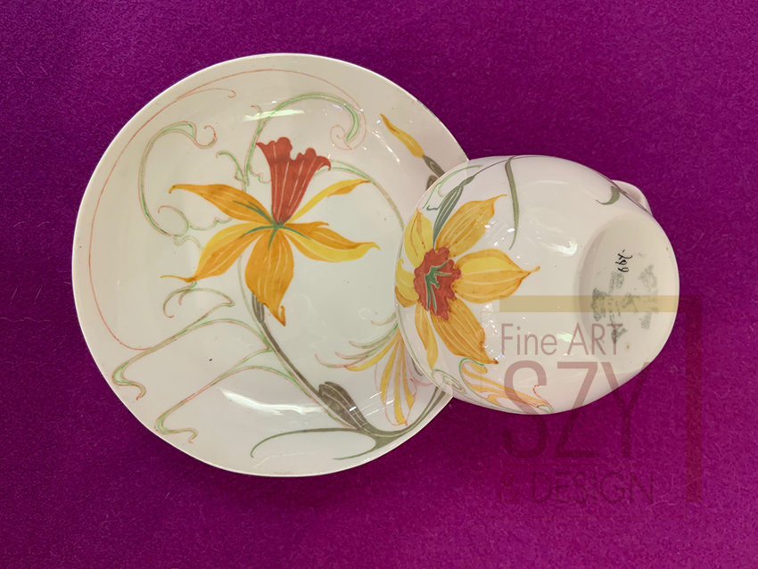 Rozenburg Eierschalenporzellan Nr.2 Tasse u. Ut. floraler Bemalung