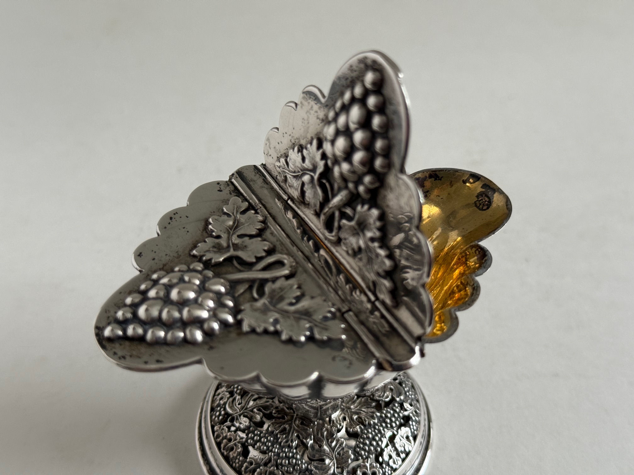 Doppel-Salzgefäß in Schiffchenform, (Weihrauchschiffchen) Silber 13 Lot, Wien ca.1840