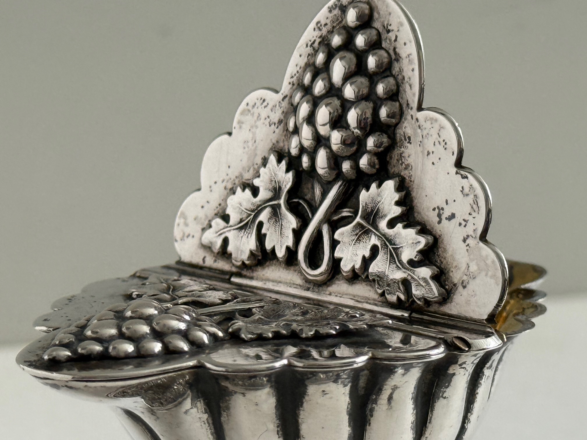 Doppel-Salzgefäß in Schiffchenform, (Weihrauchschiffchen) Silber 13 Lot, Wien ca.1840