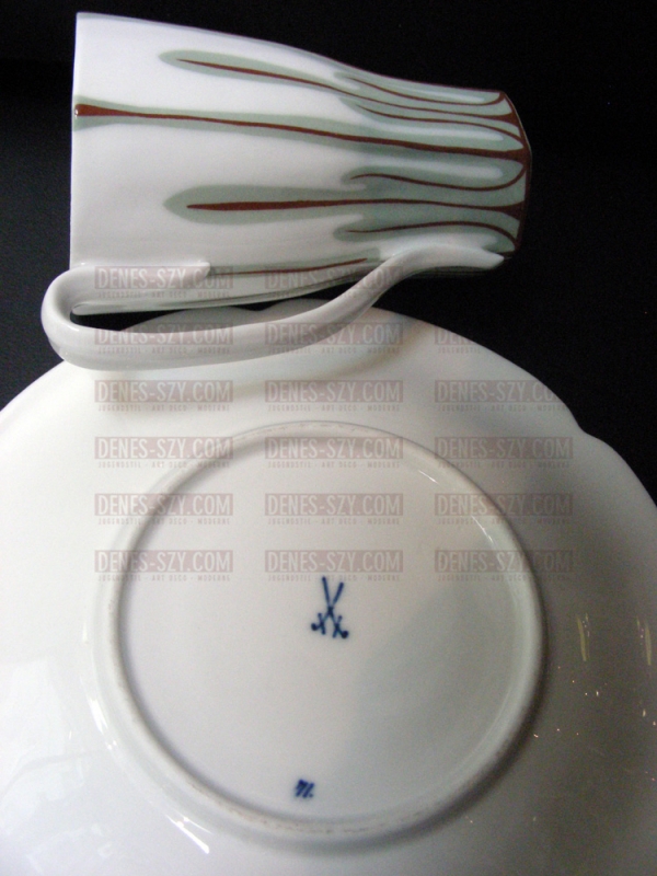 Meissen German Art Nouveau porcelain coffeecup Crocus 1 pattern